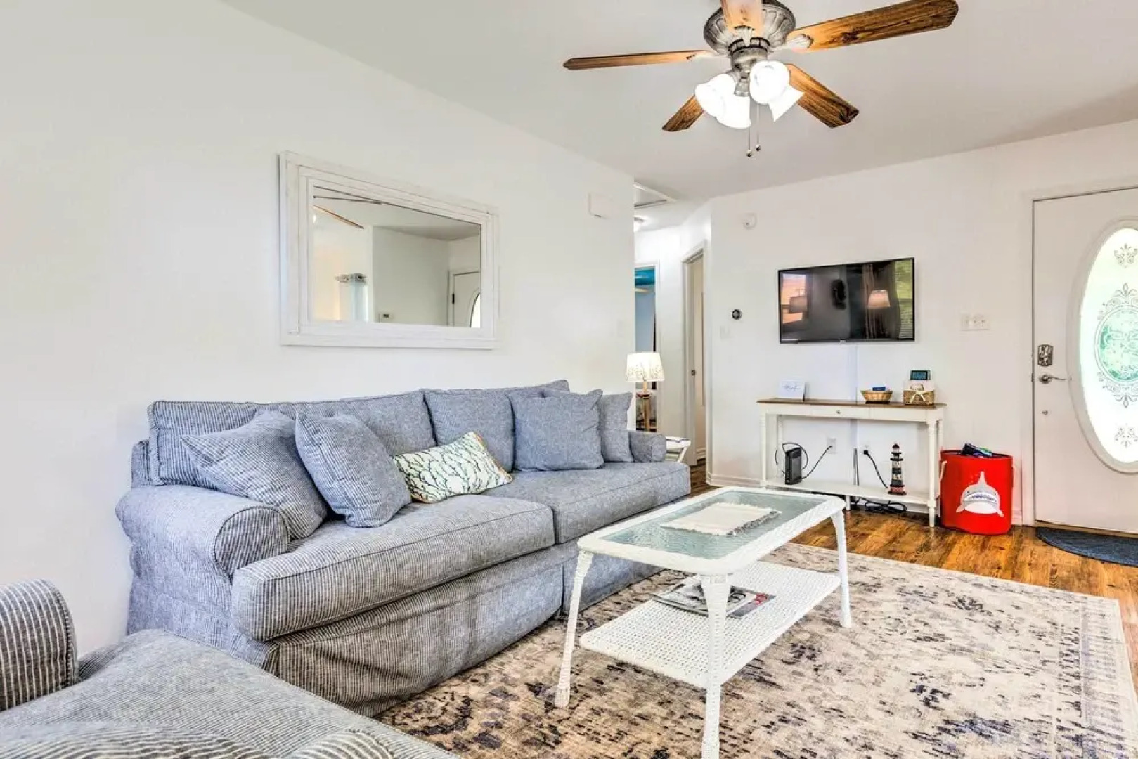 Secluded 'La Mer Cottage' < 1 Mi to Beach!