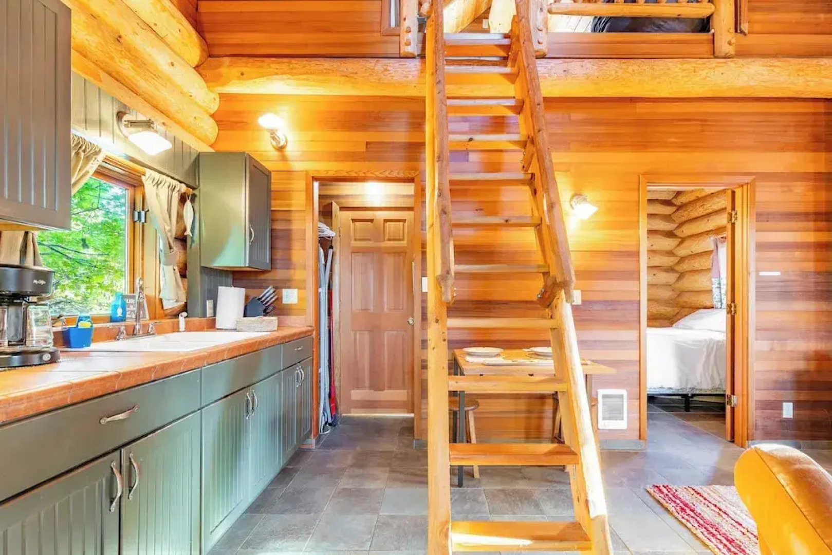 Penn Cove Overlook by Avantstay Cabin w/ Views