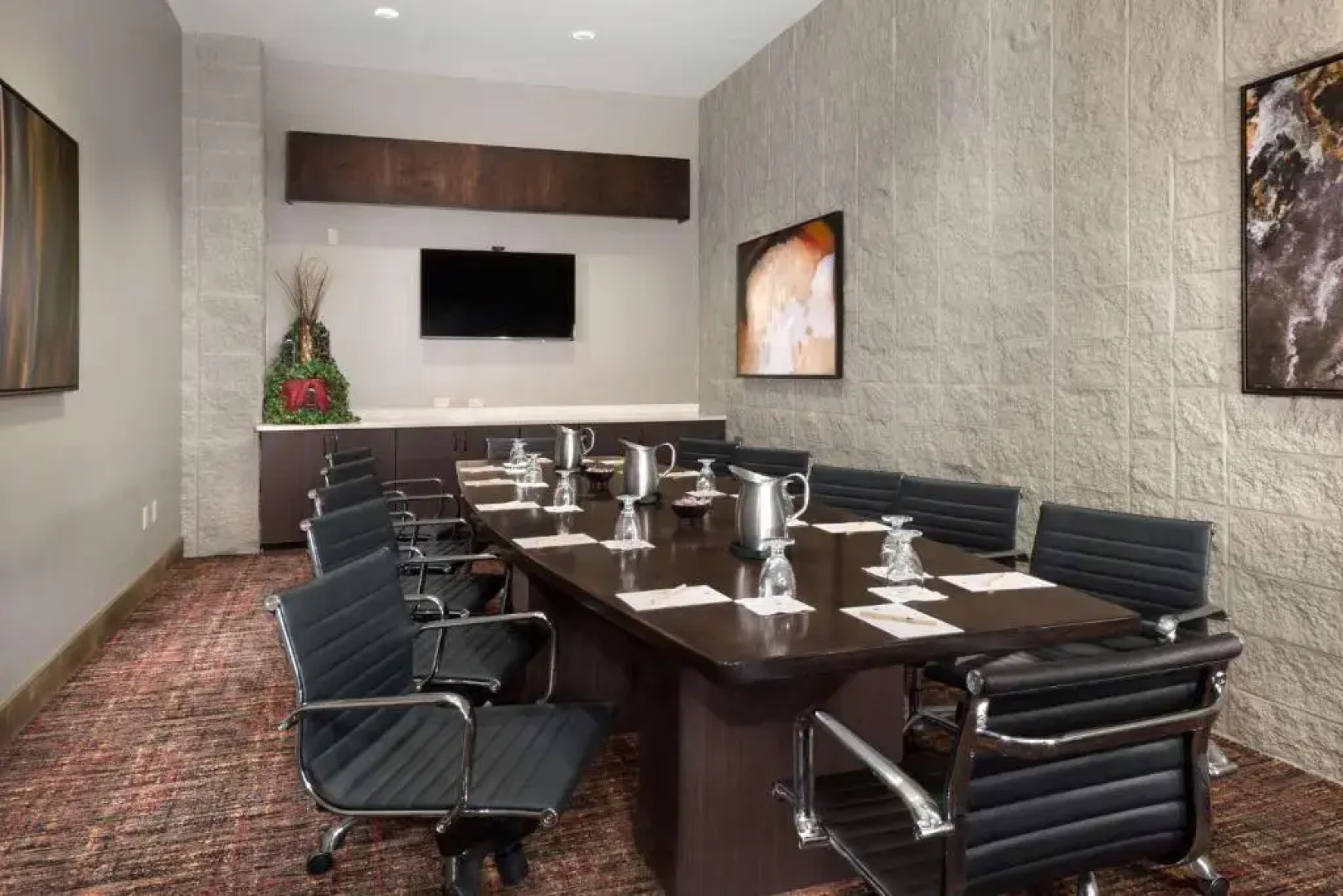 Holiday Inn LAWRENCE