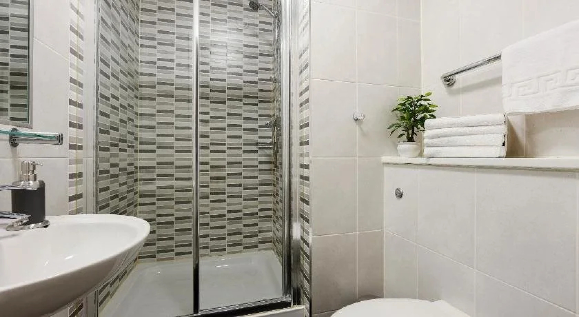 B4H Studios - The Hatbox