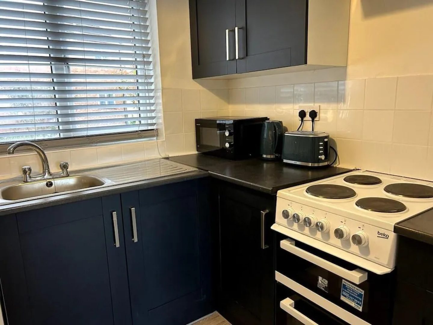 Essex 2 Bed Flat Near Station With Free Parking