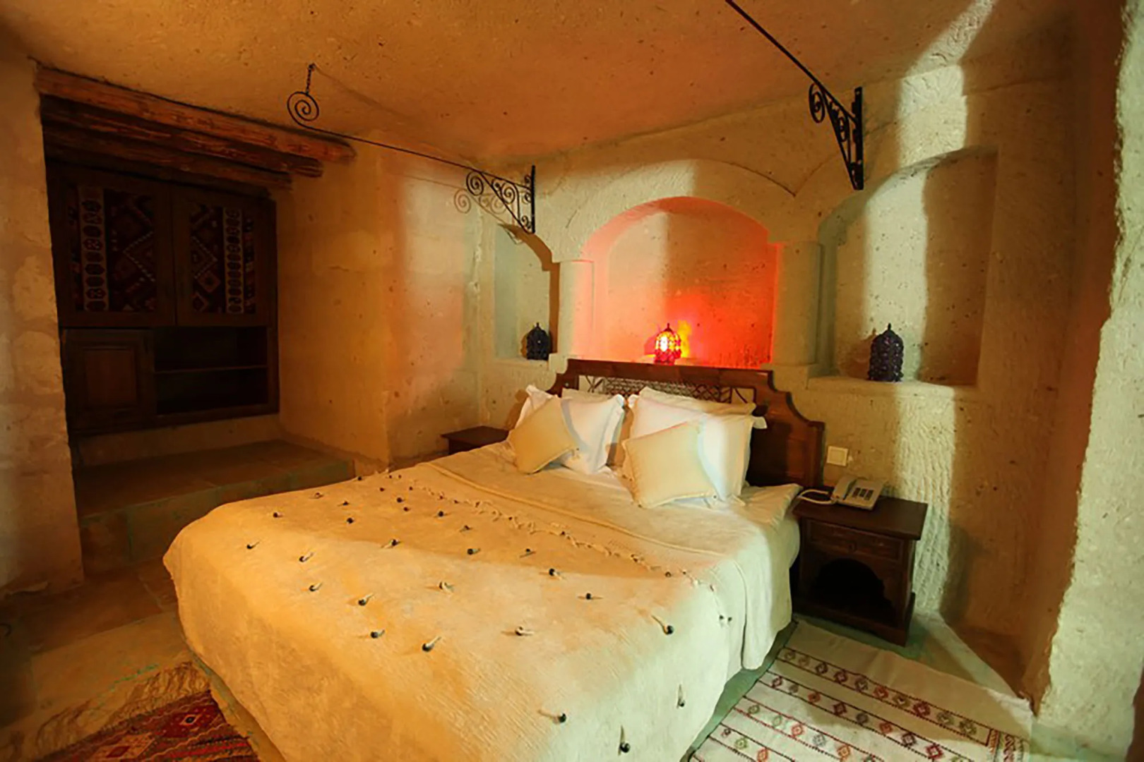 Blue Valley Cave Hotel