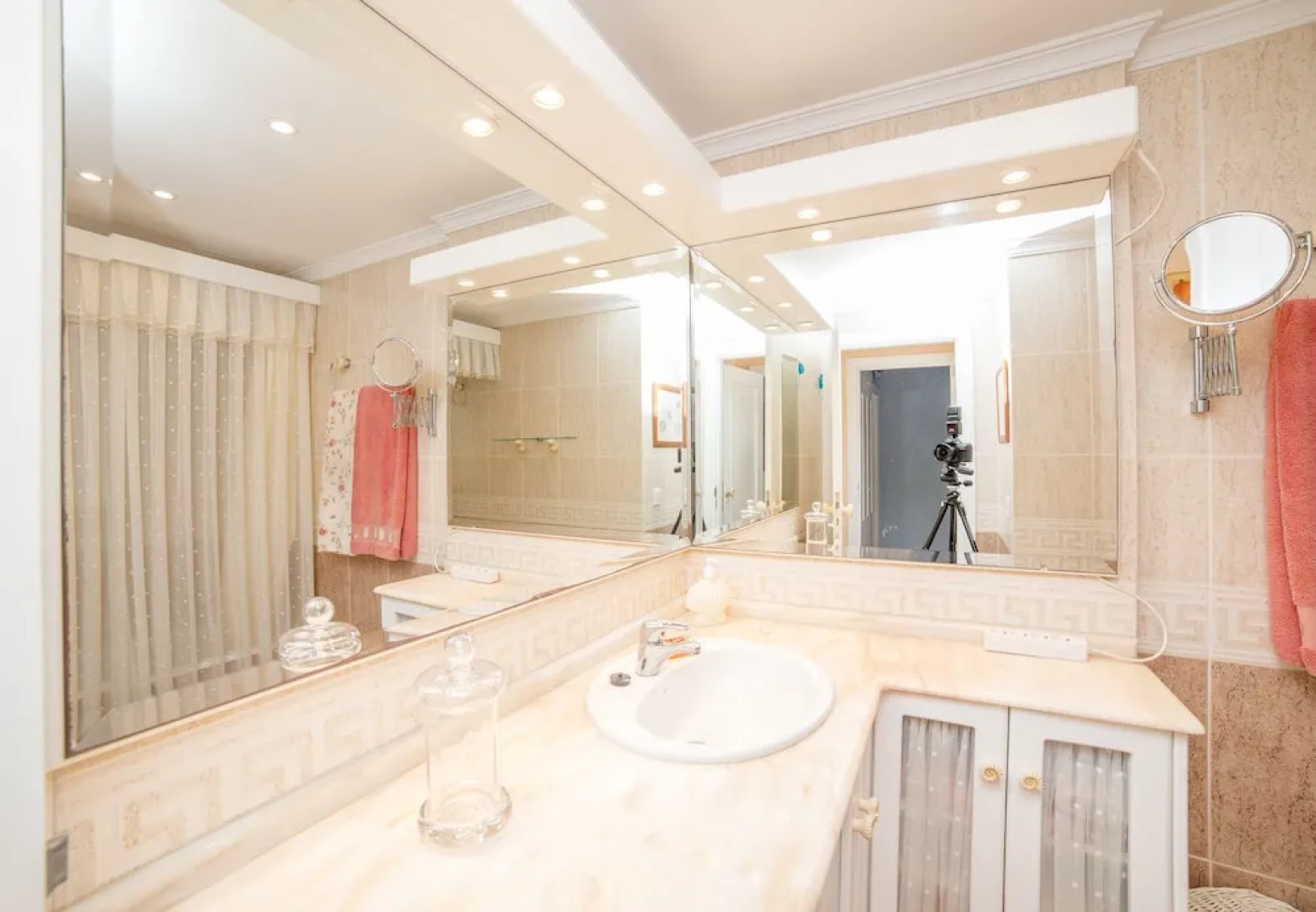 Lightbooking- Salty Salinetas