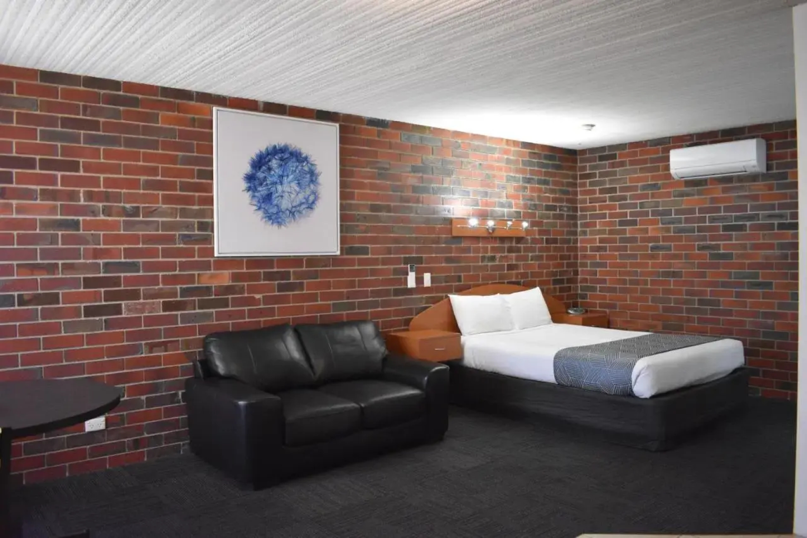 Comfort Inn Town House