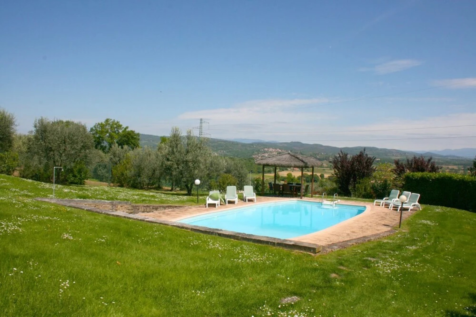 Wonderful private villa with WIFI, private pool, TV, pets allowed and parking, close to Arezzo
