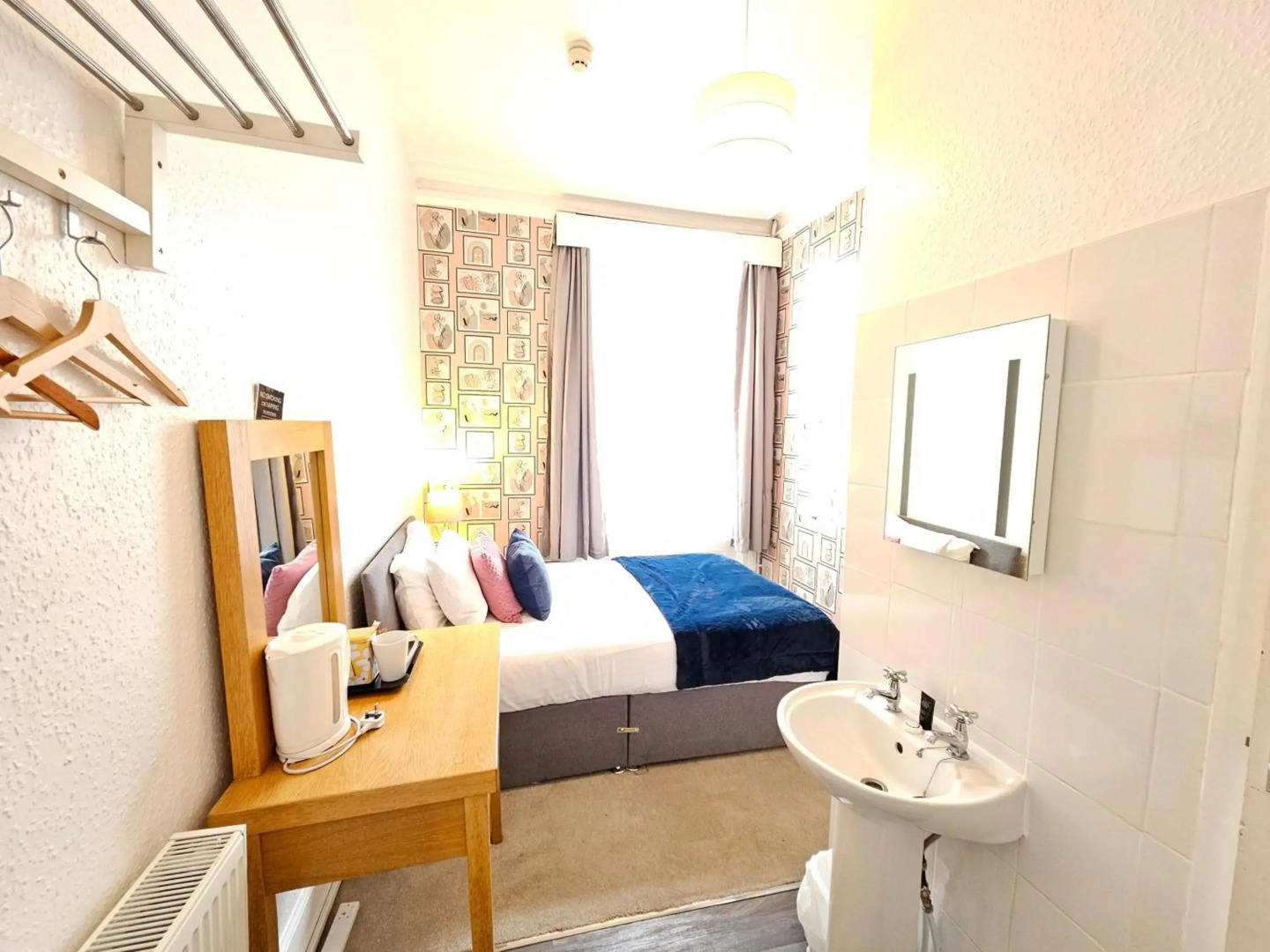 Rivelyn Hotel Bar & Restaurant