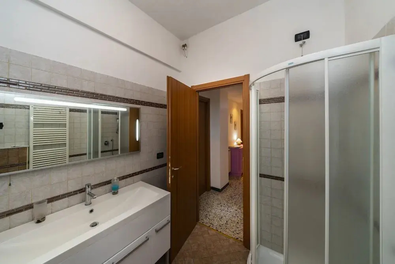 Lia Rooms 3