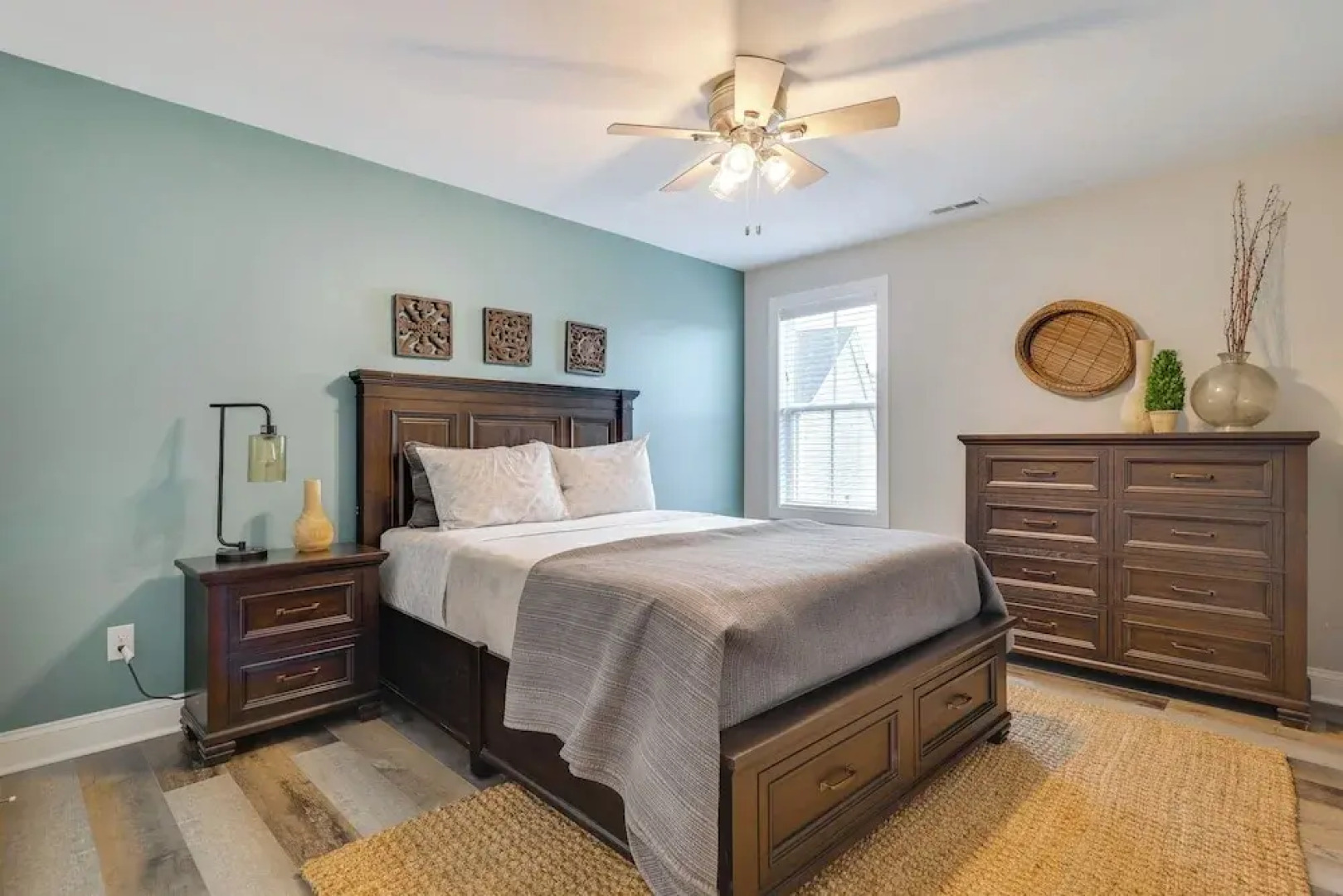 Spacious Home w/ Screened Patio in Wilmington!