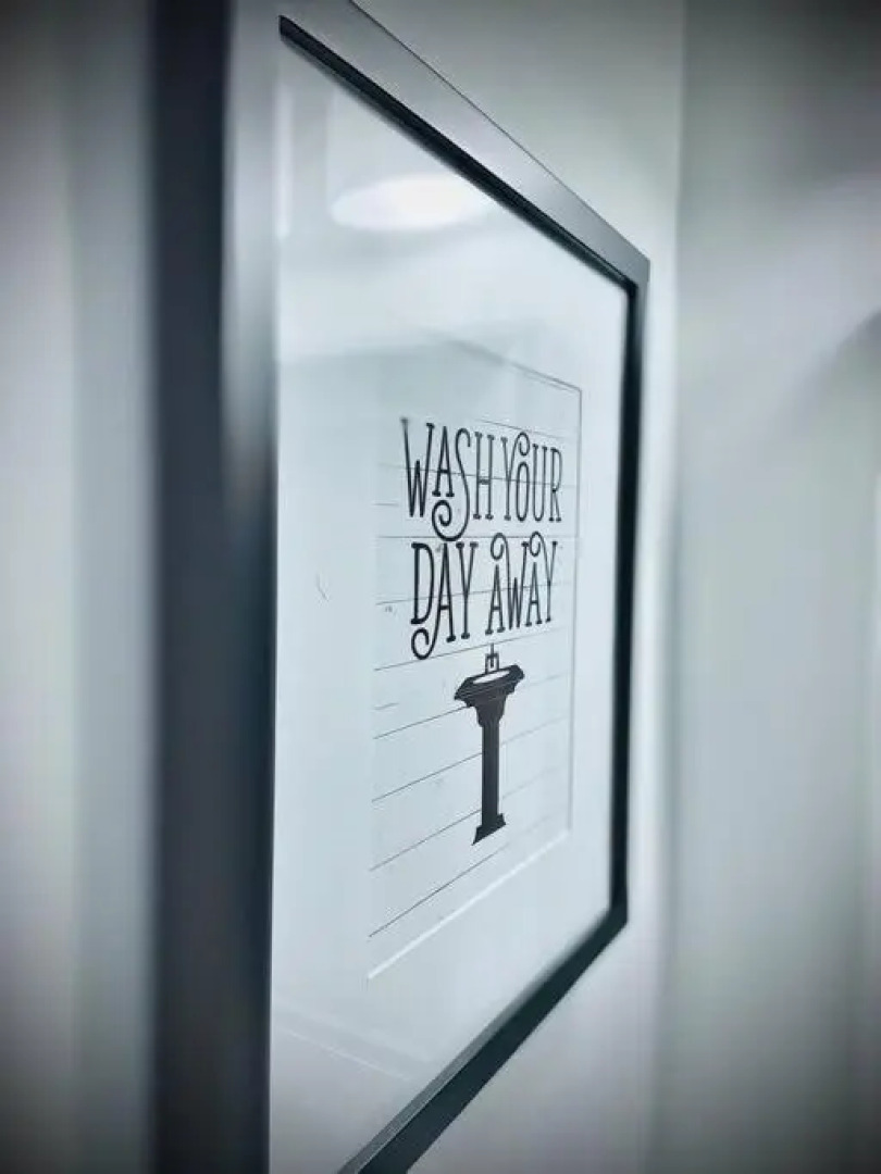 Secret Serenity! Roomy! Pool! 5 min from Beach!