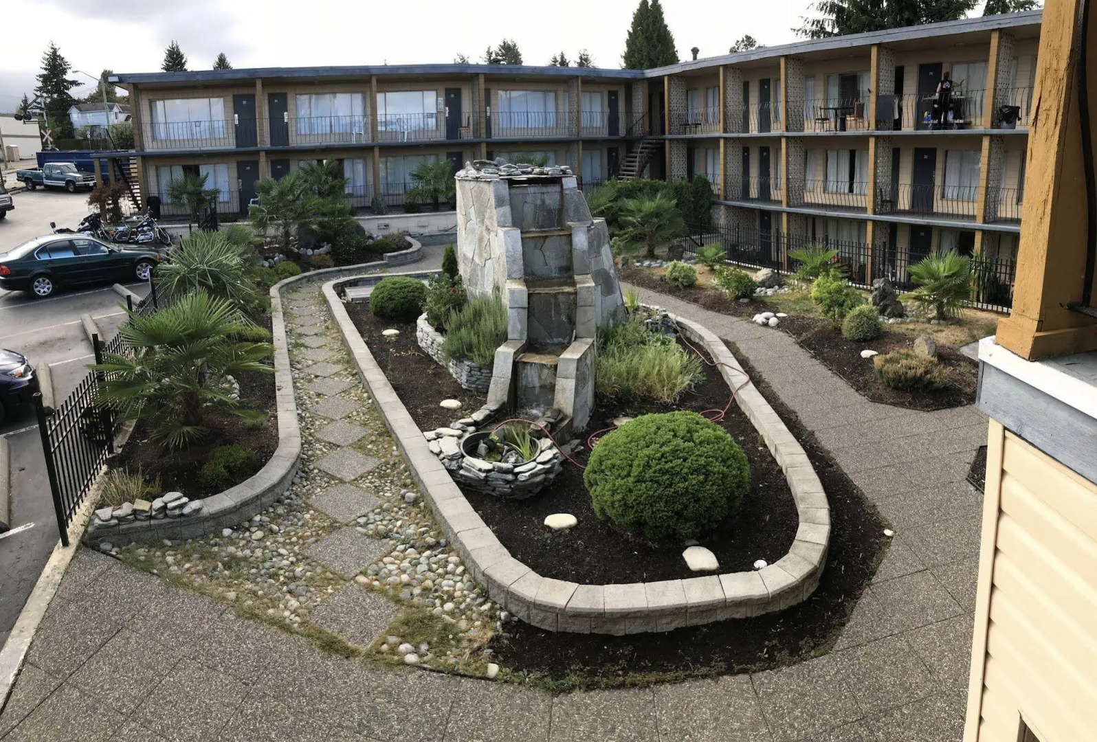 The Port-O-Call Inn & Suites