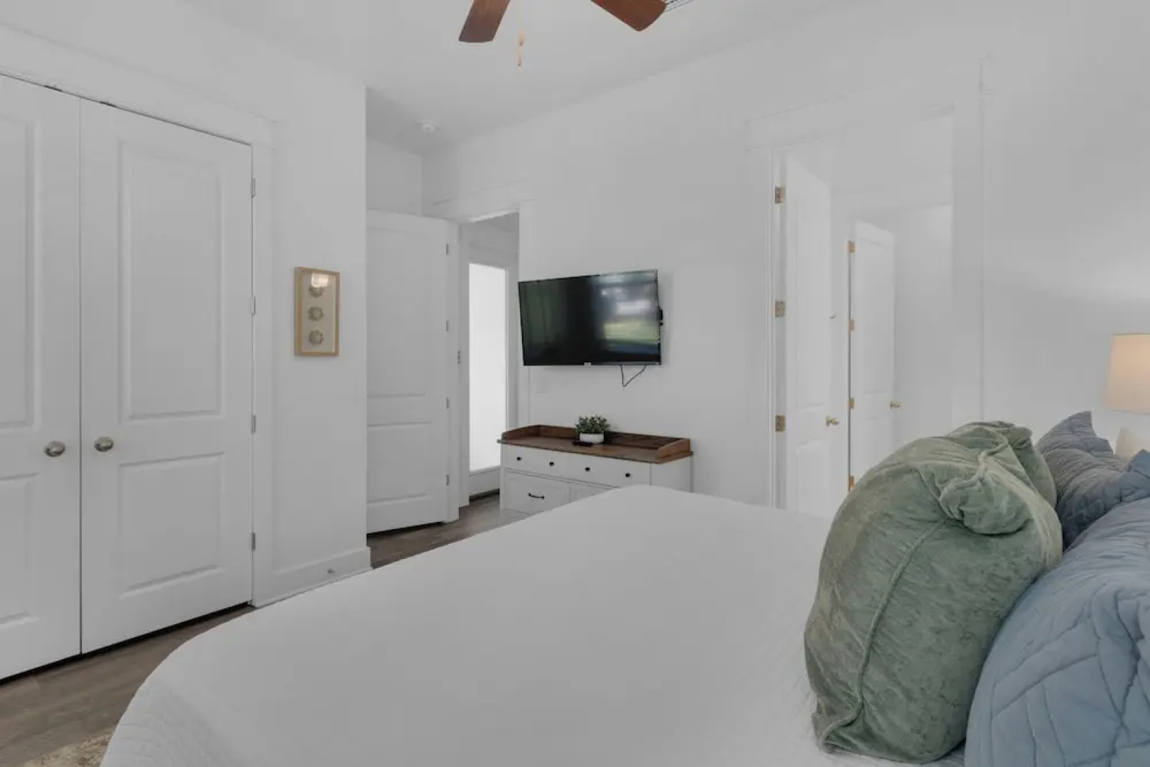 6-seater Golf Cart, Sleeps 16, Close to the Beach!
