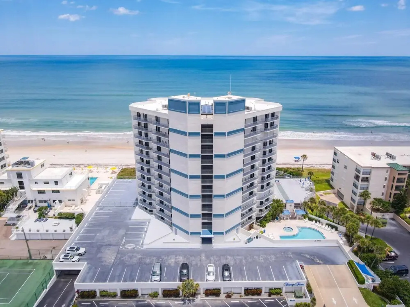 Ocean View Ground Level Seascape Towers Overlooking Pool Walk Right out to the Beach Sst126