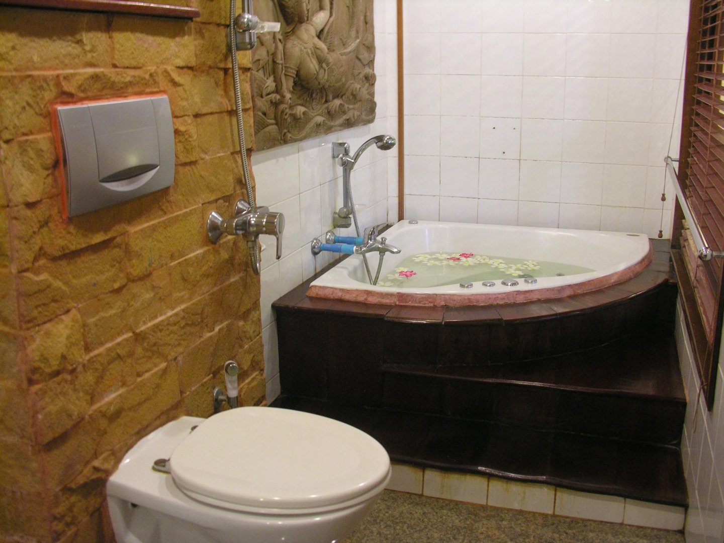 White House Beach Resort And Spa