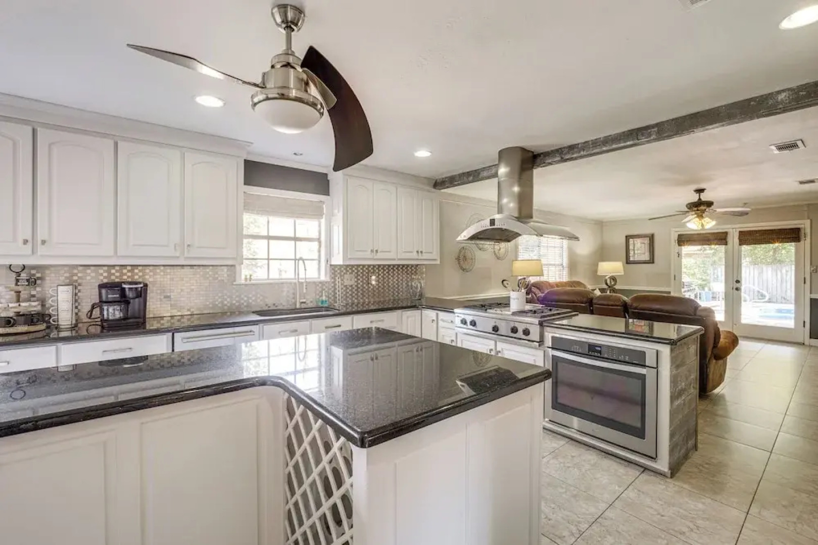 2 Mi to Gulfport Beaches: Poolside Paradise!