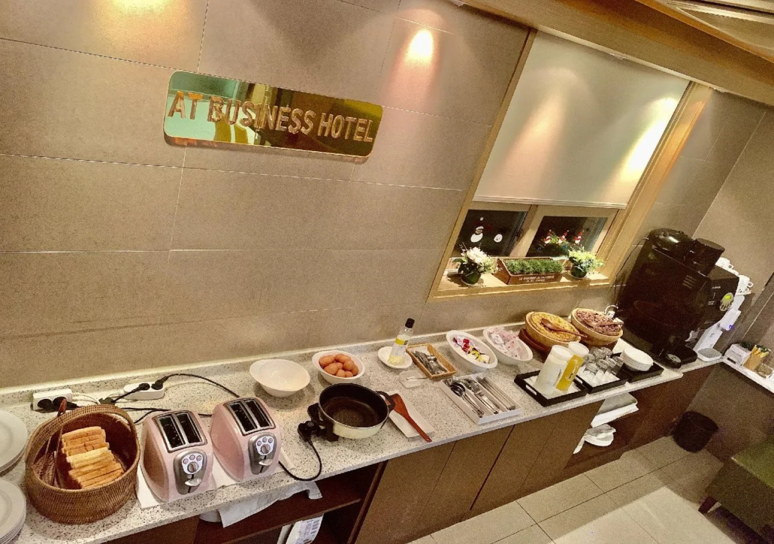 Crown AT Hotel