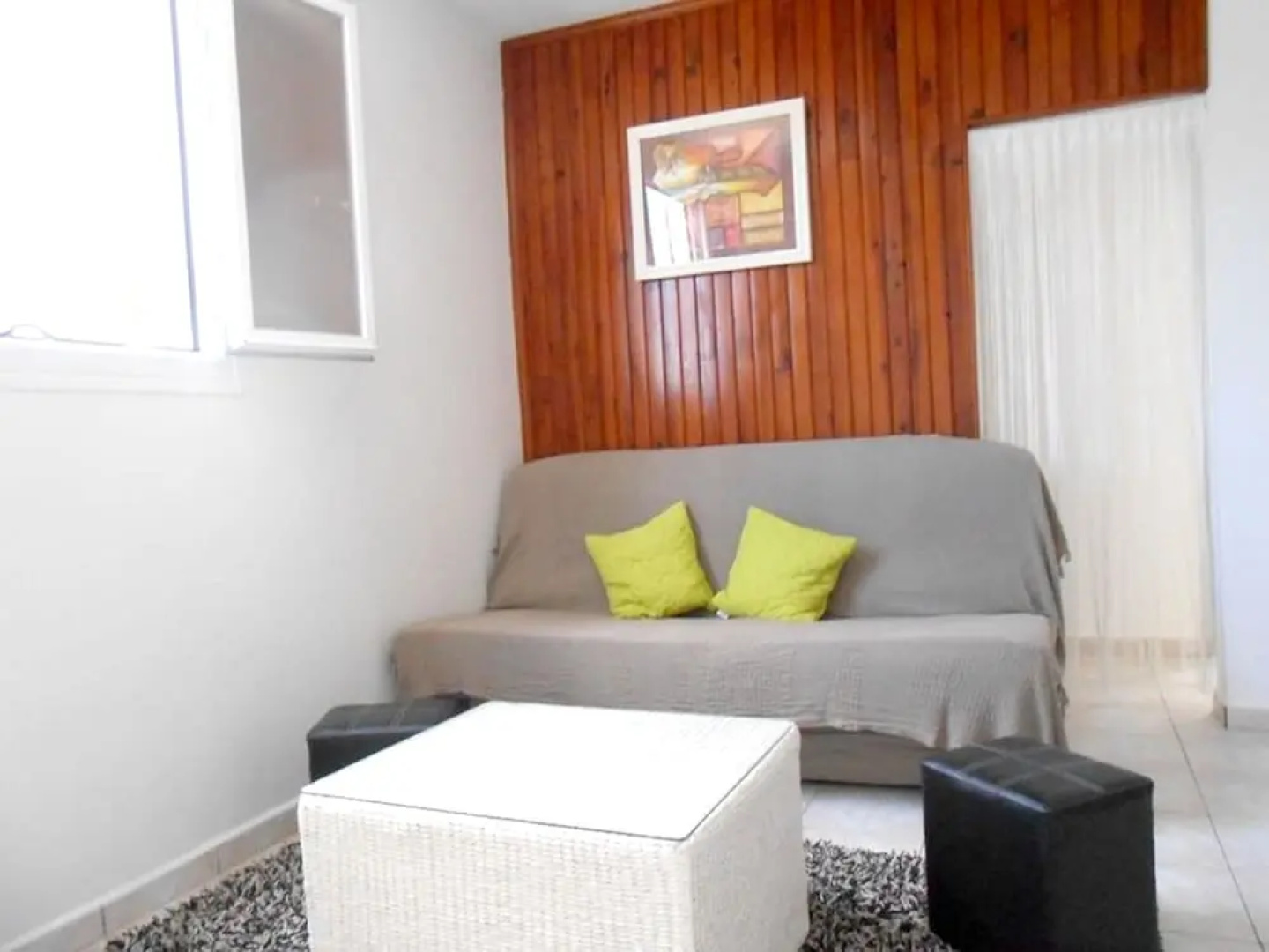 Apartment With one Bedroom in Saint-benoît, With Wonderful City View, Enclosed Garden and Wifi