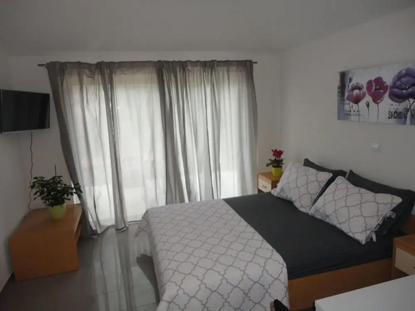 Charming Apartment With Terrace and Beautiful sea View. Near the Beach!