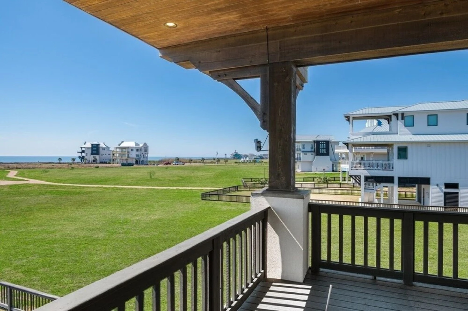 Paradise By The Sea 4 Bedroom Home by RedAwning