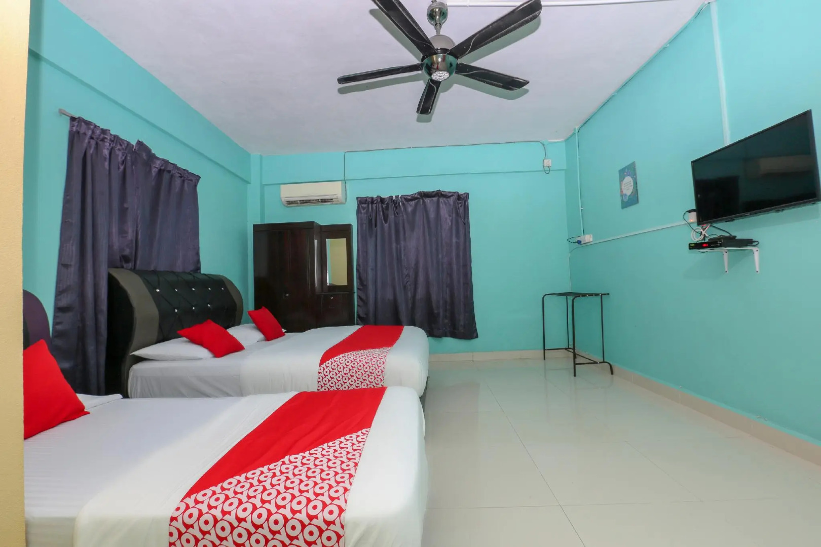 OYO 90048 Damika Hotel