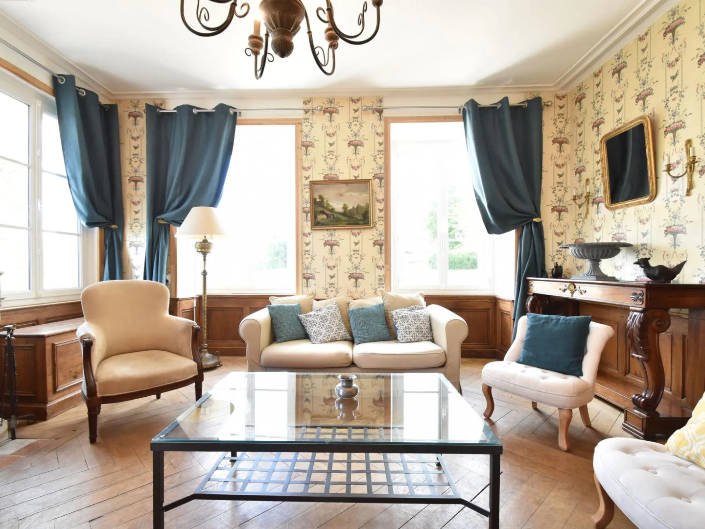 Heritage Castle in Asnieres with Garden