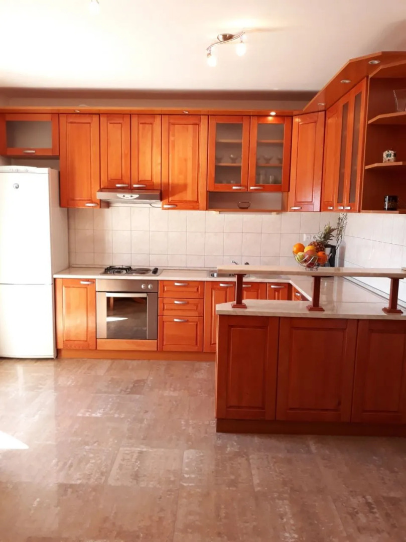 Apartment Zdravko - with parking : A1 Omis, Riviera Omis