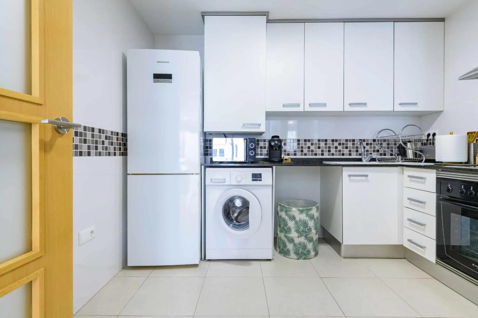 Apart Port Arenal con terraza y piscina