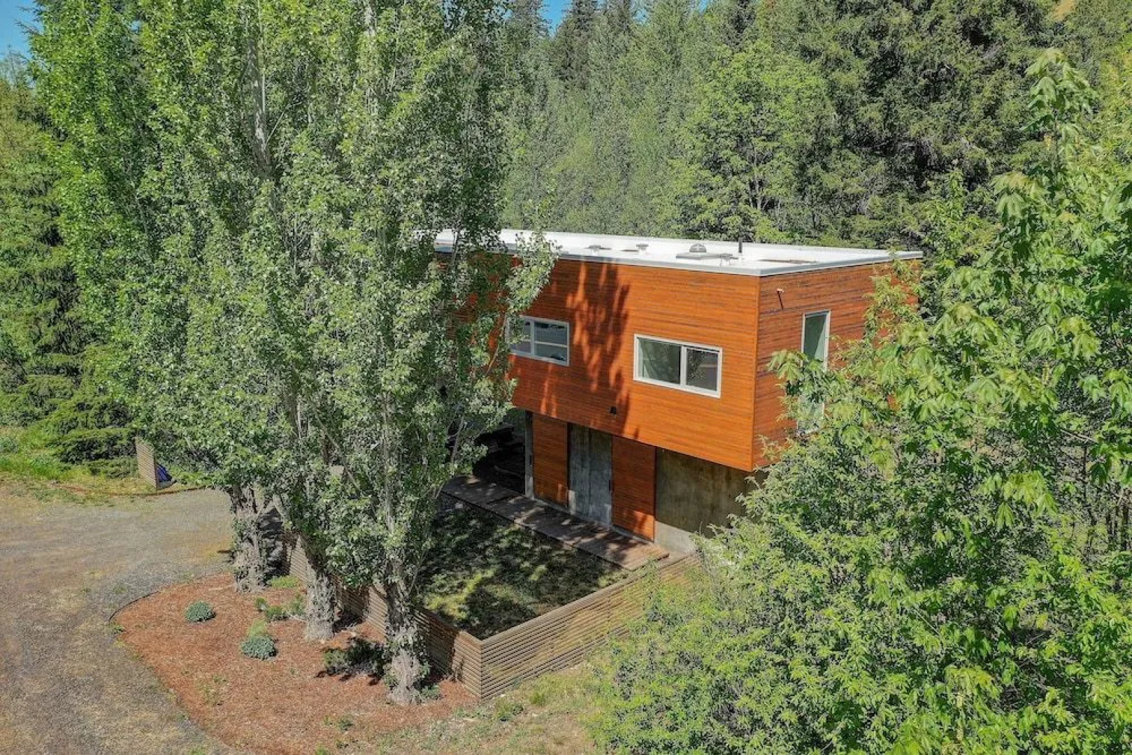 Neal Creek 2 Bedroom Home by RedAwning
