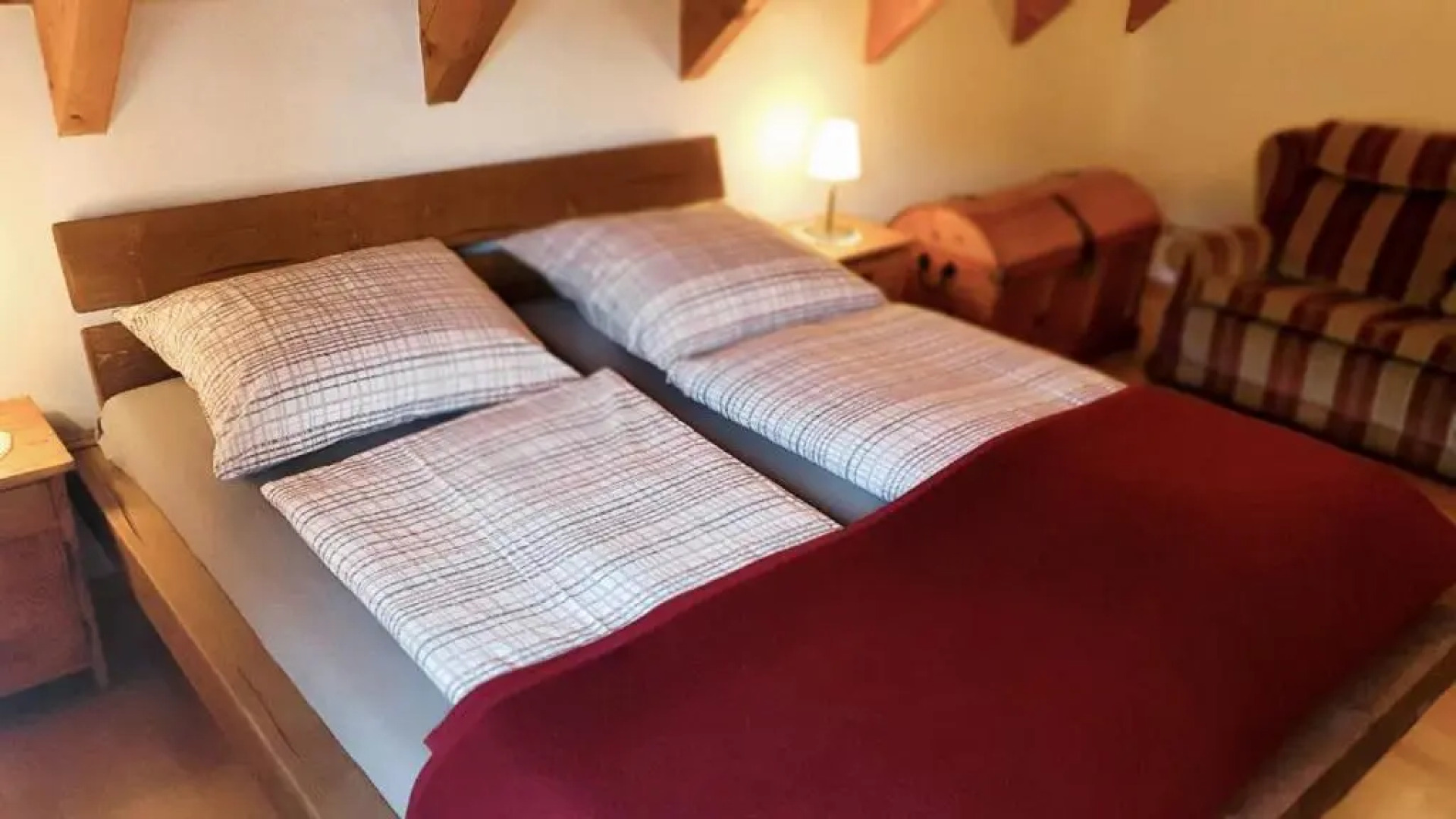 Cafe Altmühl, Ferienwohnungen Gästehaus Krimhilde direkt am Wasser