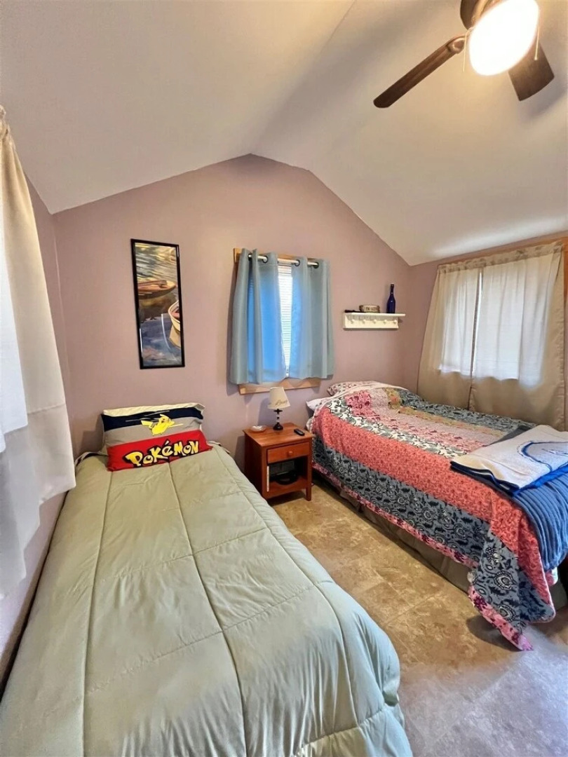 Mary's Lakeview - Limit 10 4 Bedroom Home by RedAwning