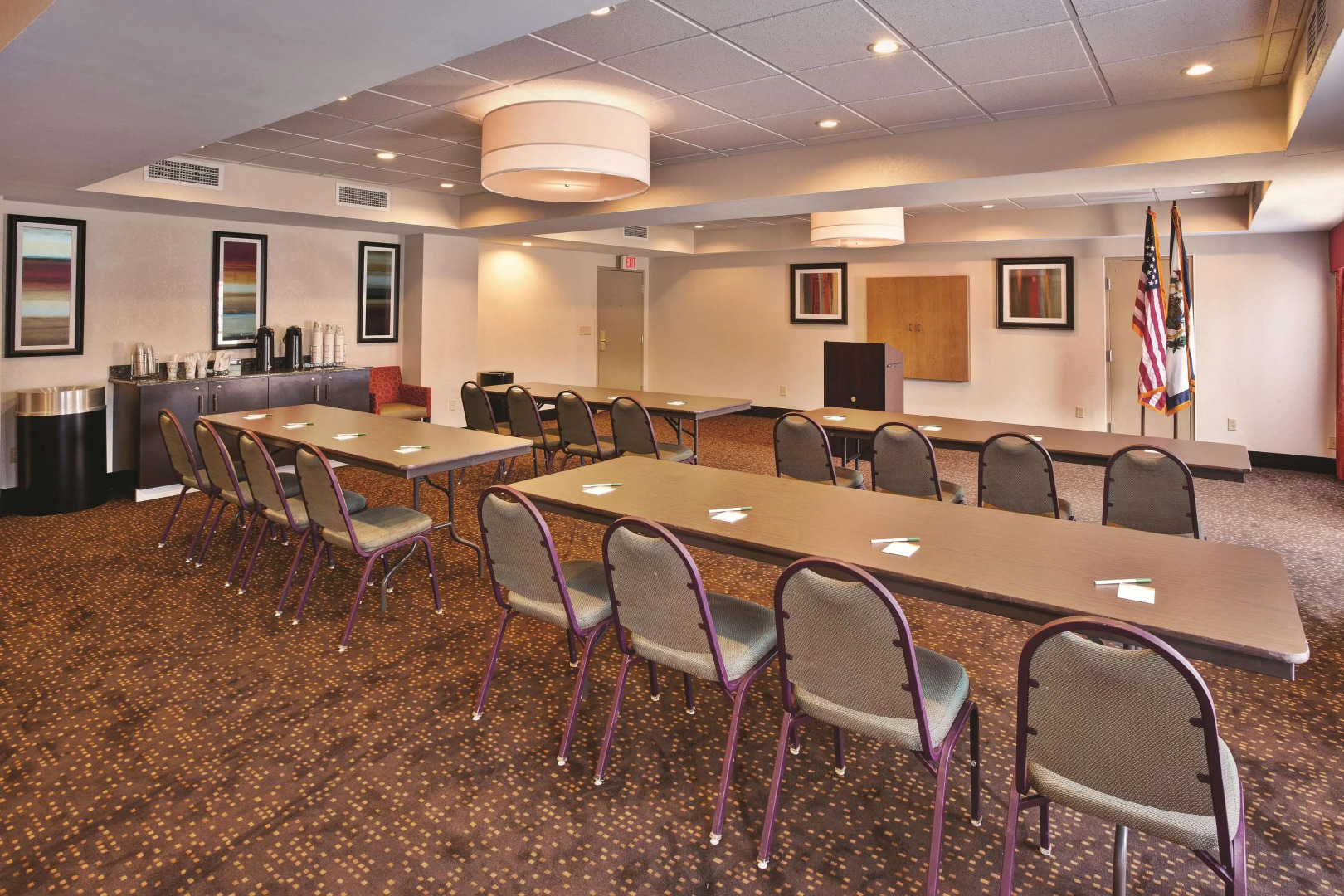 La Quinta Inn & Suites by Wyndham Elkview - Charleston NE