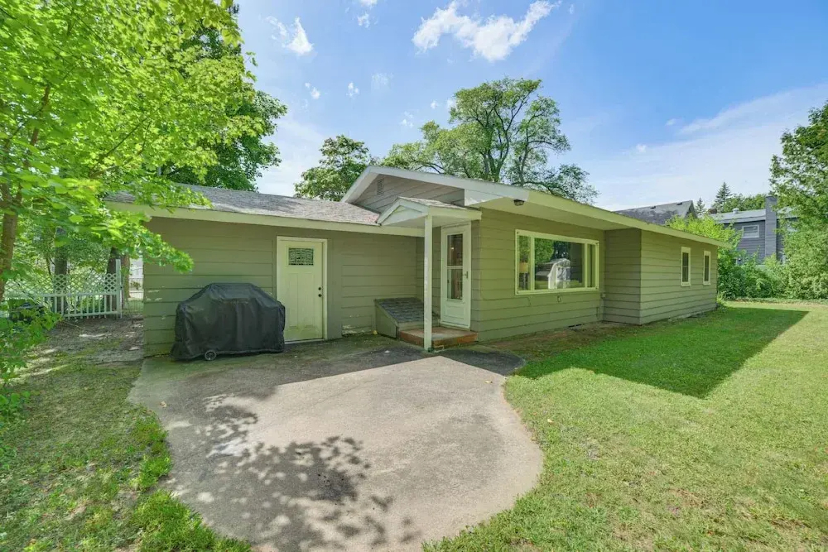 Gaylord Family Home: Walk to Shops & Restaurants!