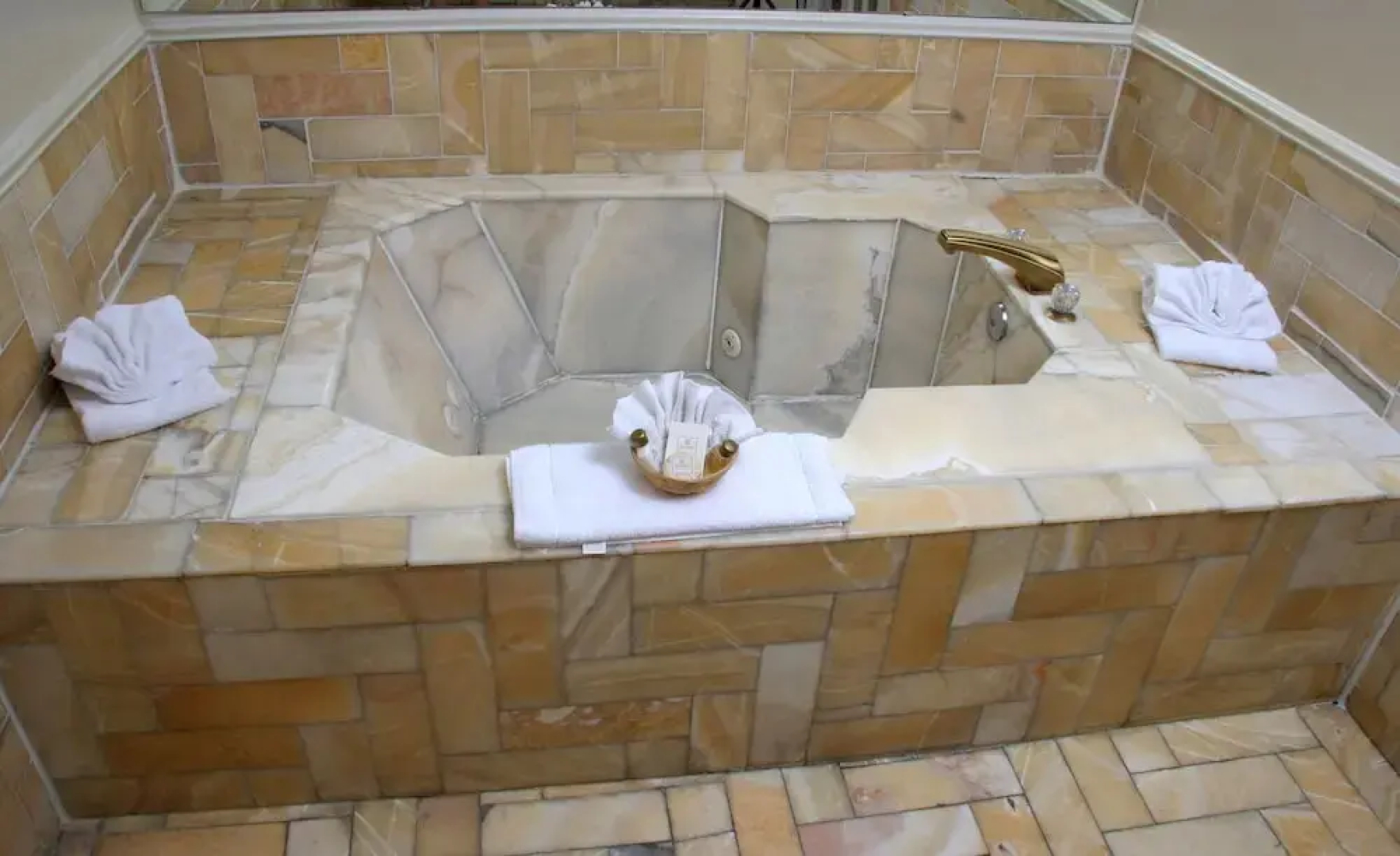 Barcelona Suites Albuquerque