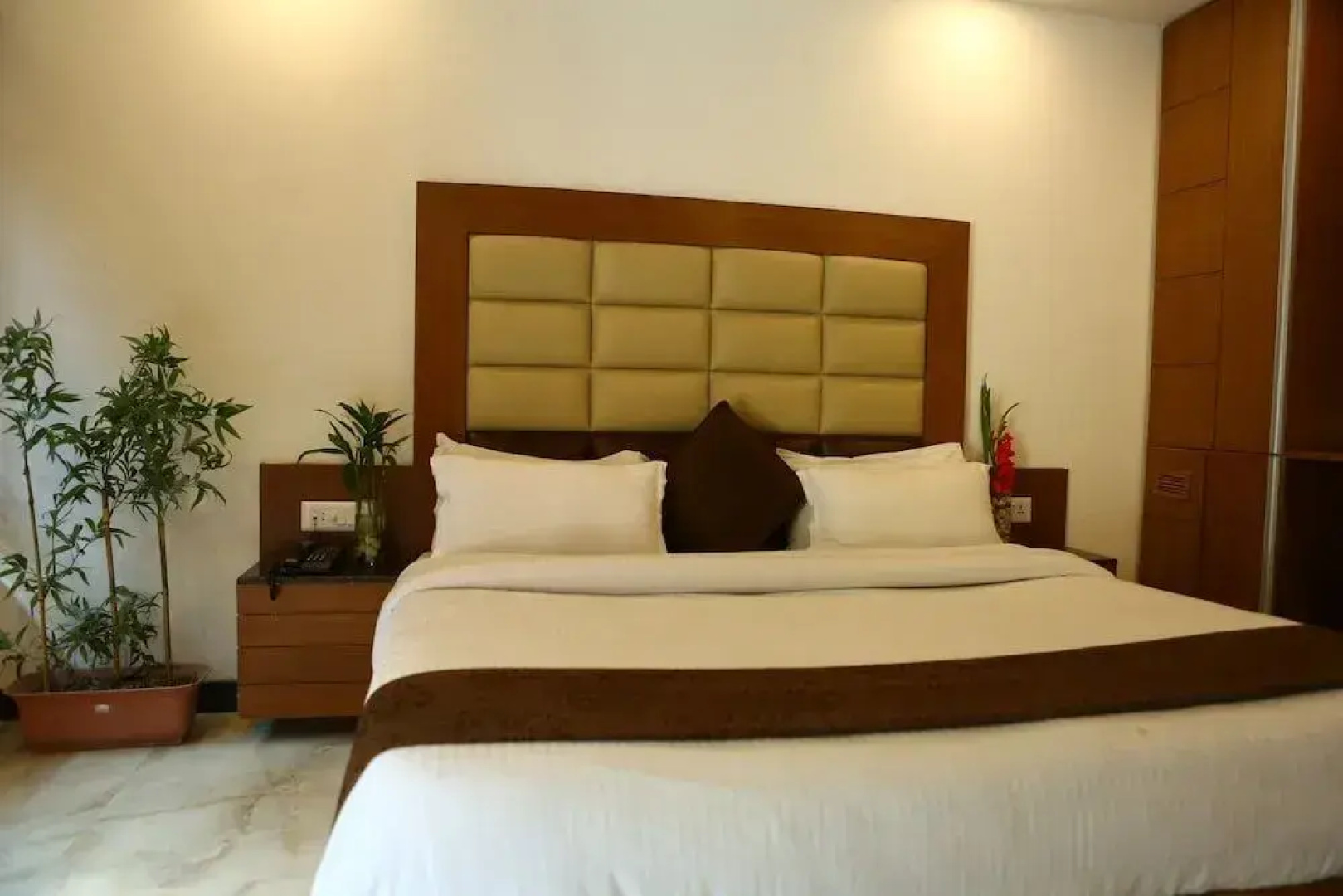 Hotel Devlok Primal
