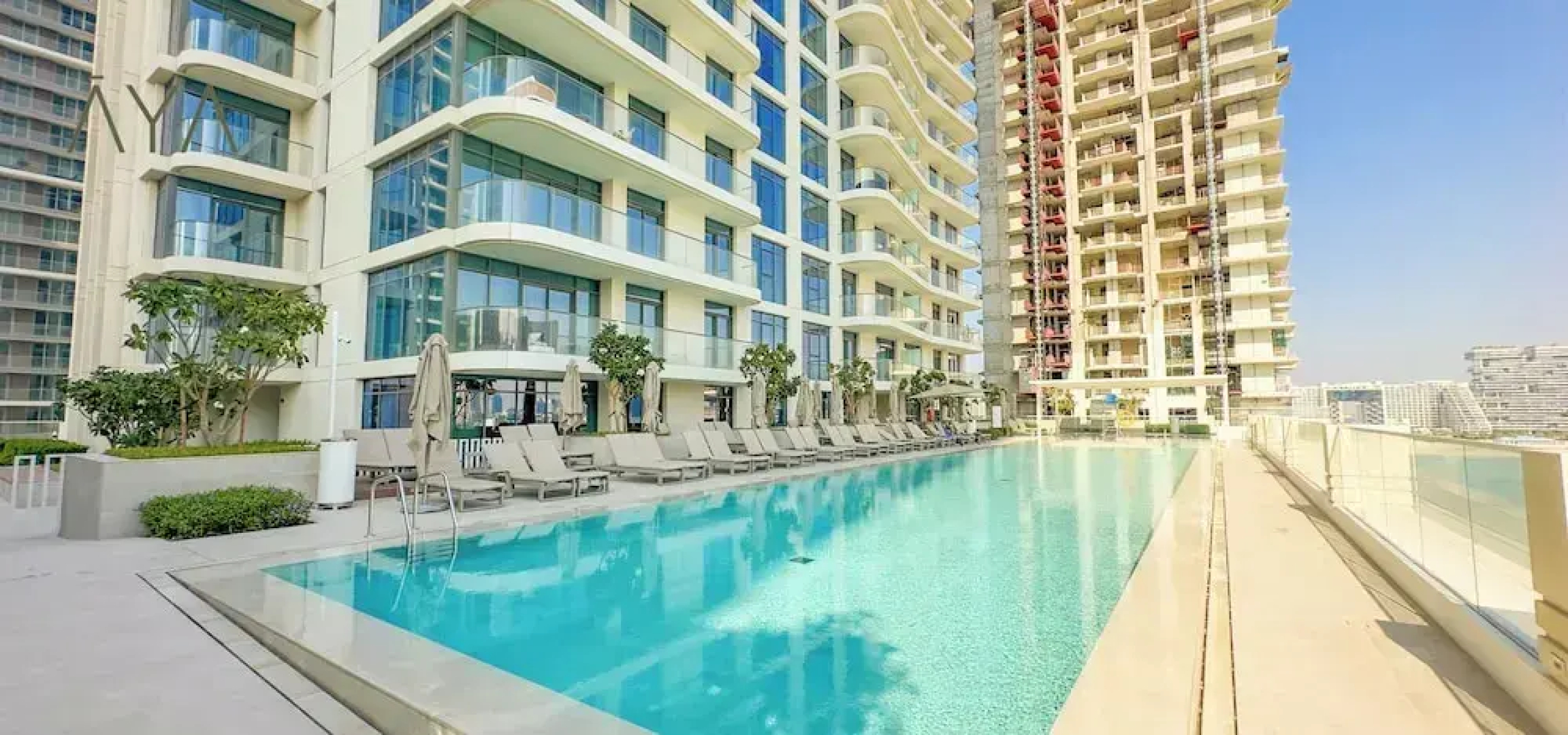 Aya - Exquisite Beachfront 1BR Living in Palm Jumeirah