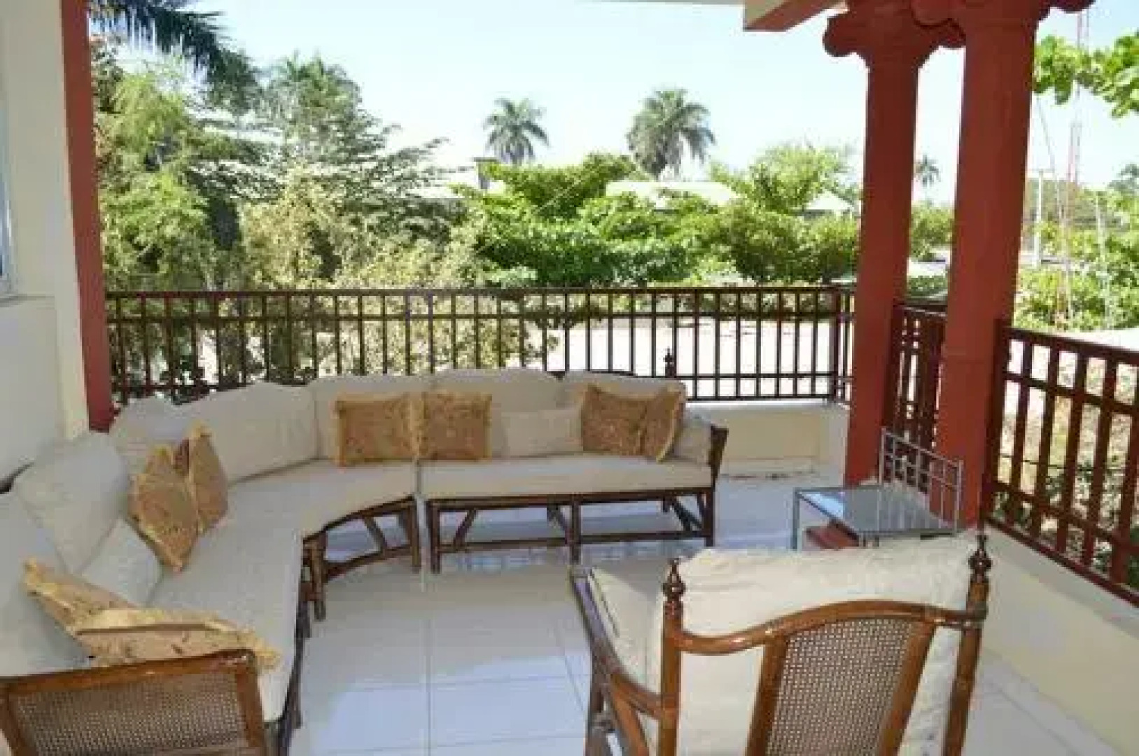 L'Elysee Guest House