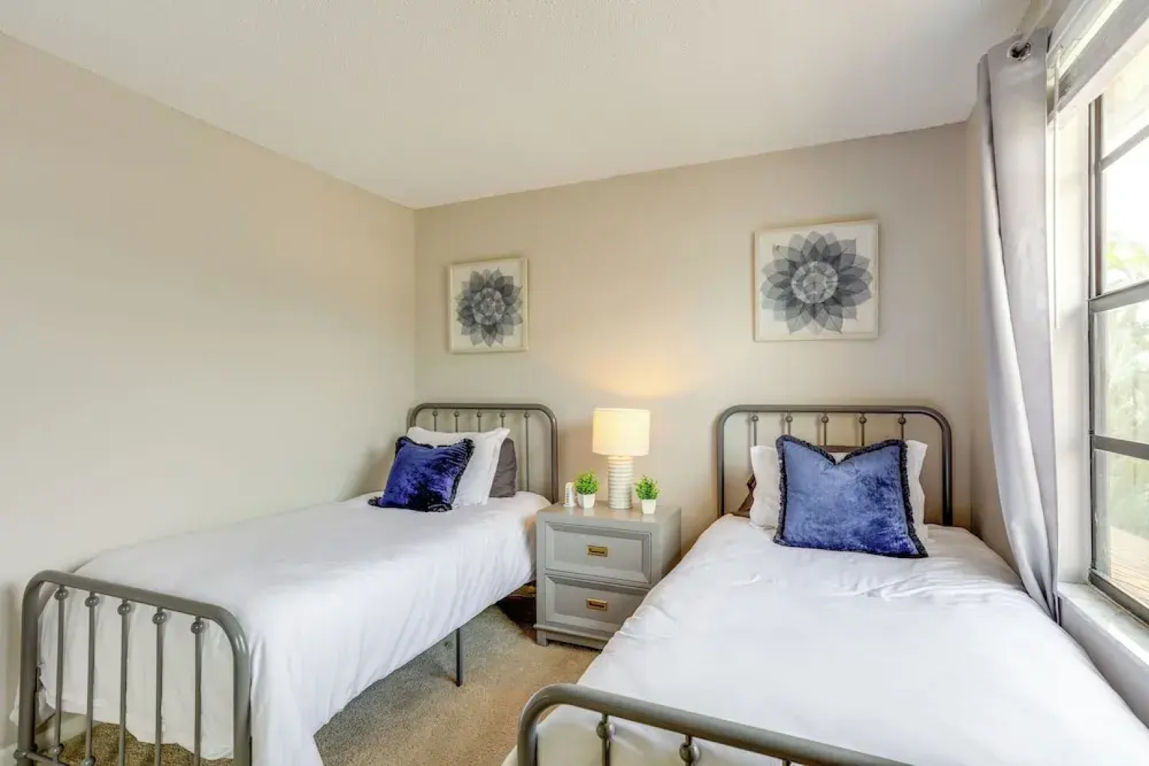 5 Mi to Beach: Jupiter Townhome w/ Pool Access