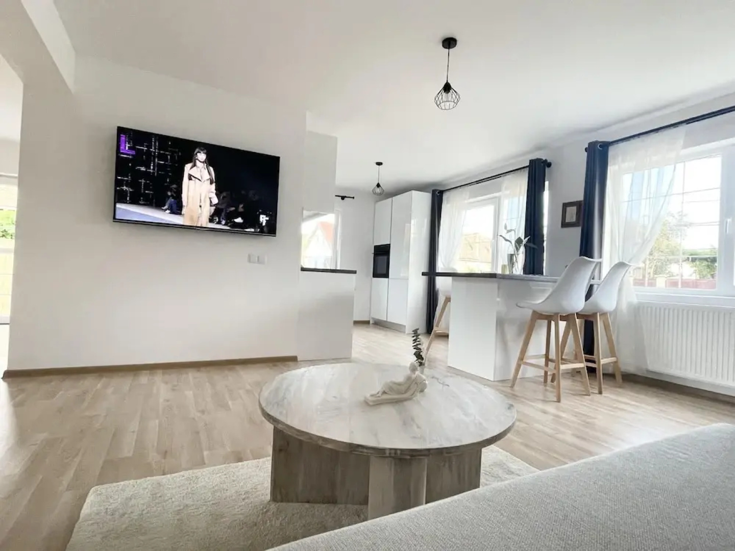 Impeccable 2-bed House in Albești