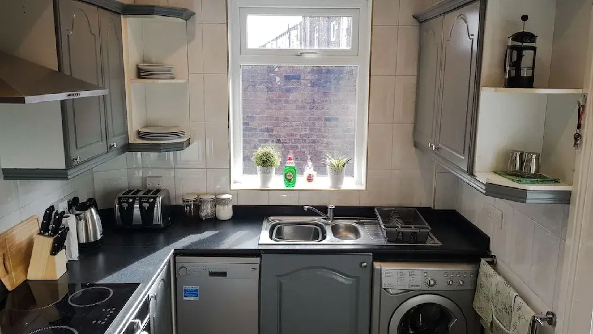 Ideal Home away in Smithalls, Bolton