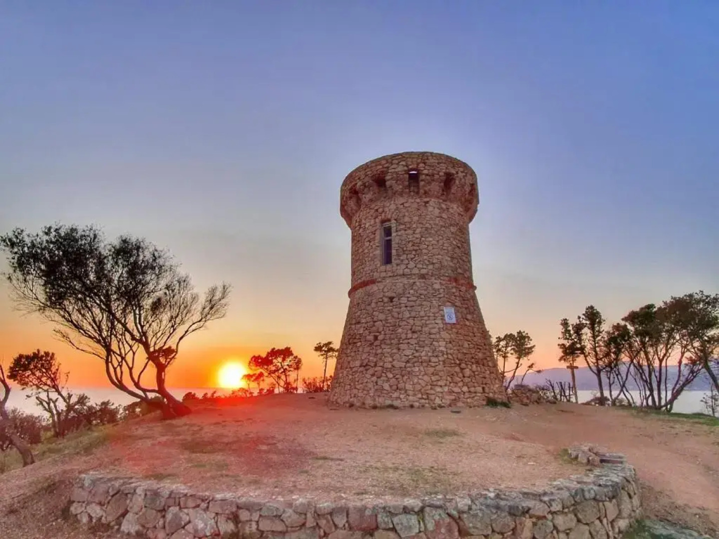 RIVAGES DE LA STAGNOLA T3 NEUF CLIMATISE vue panoramique Mer et Montagne à 200 m Plage LOCATION VOITURE possible