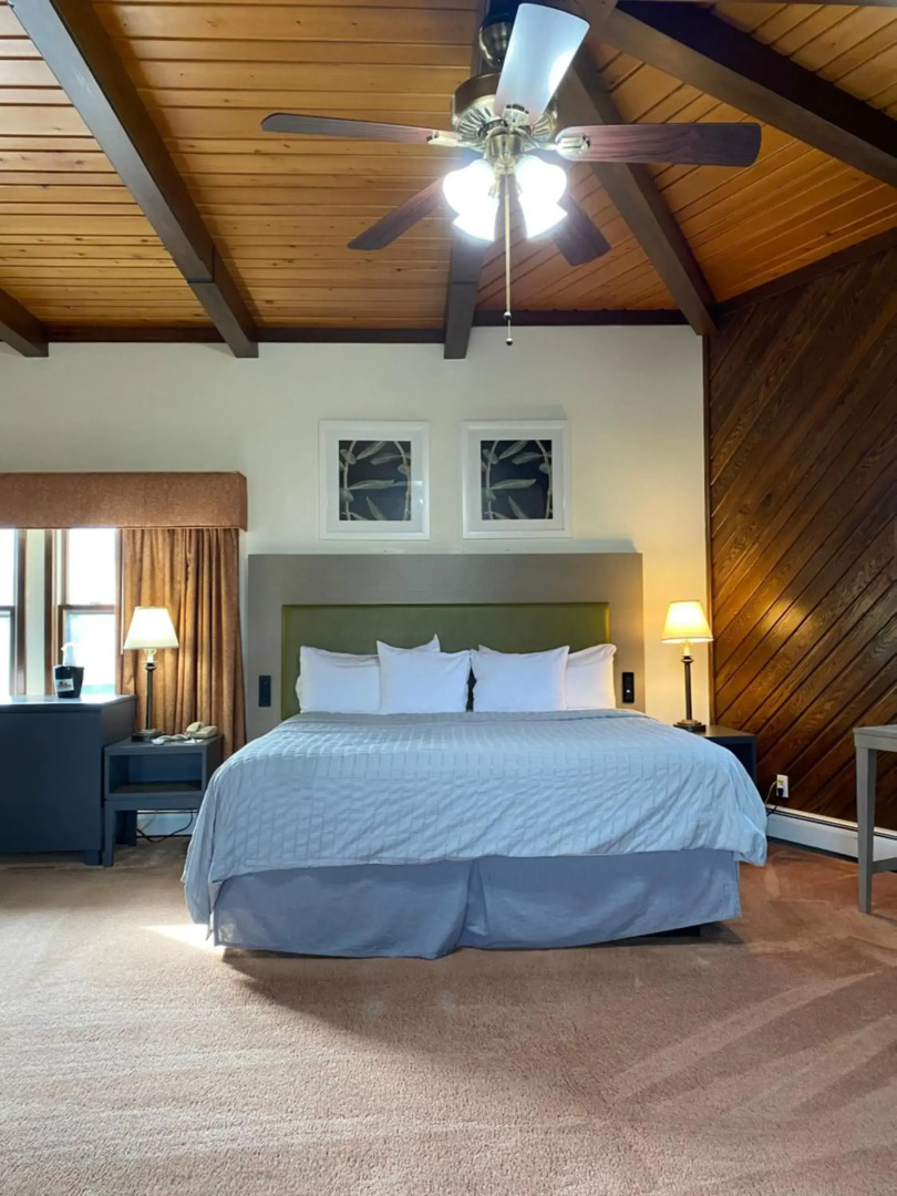 Pictured Rocks Inn & Suites