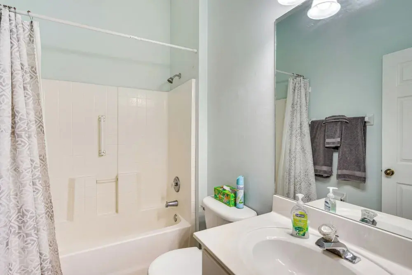 4 Mi to Beaches: Fort Myers Escape w/ Patio