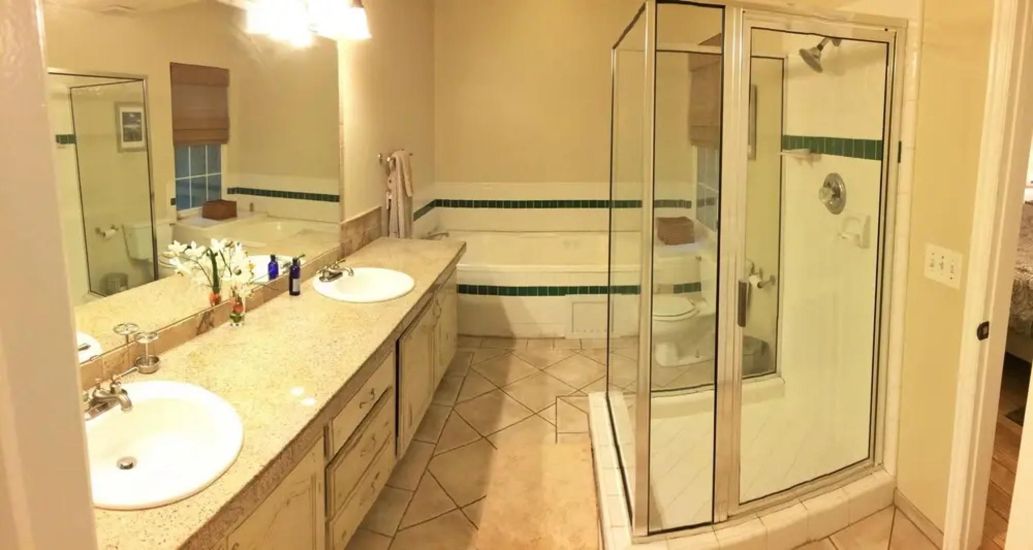 Huge 5-BR Home Just South of the City