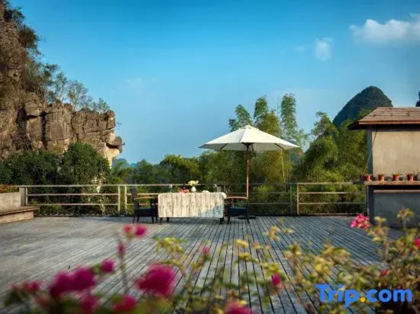 Qixin Jiuyin Inn Yangshuo