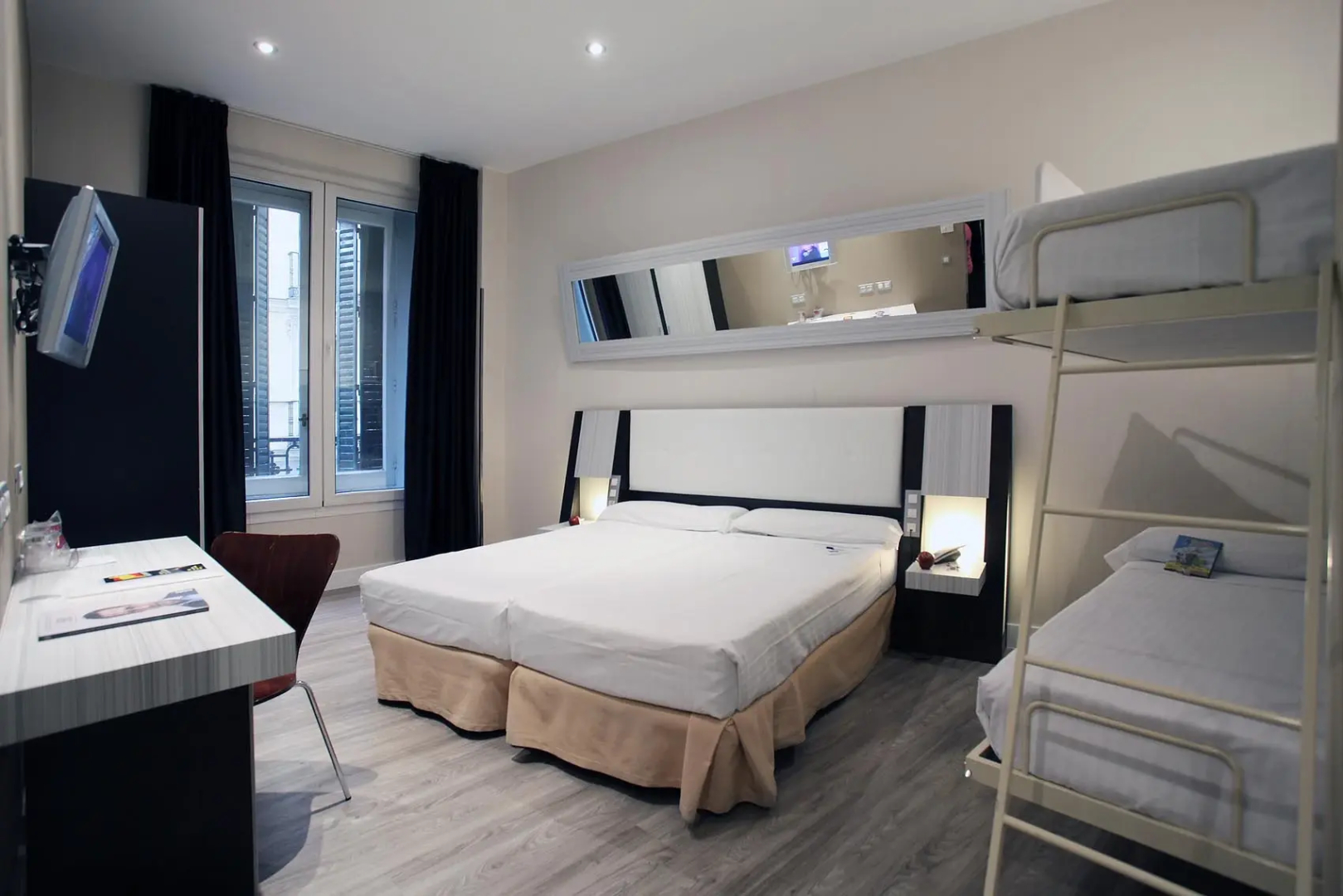 Отель Petit Palace Triball