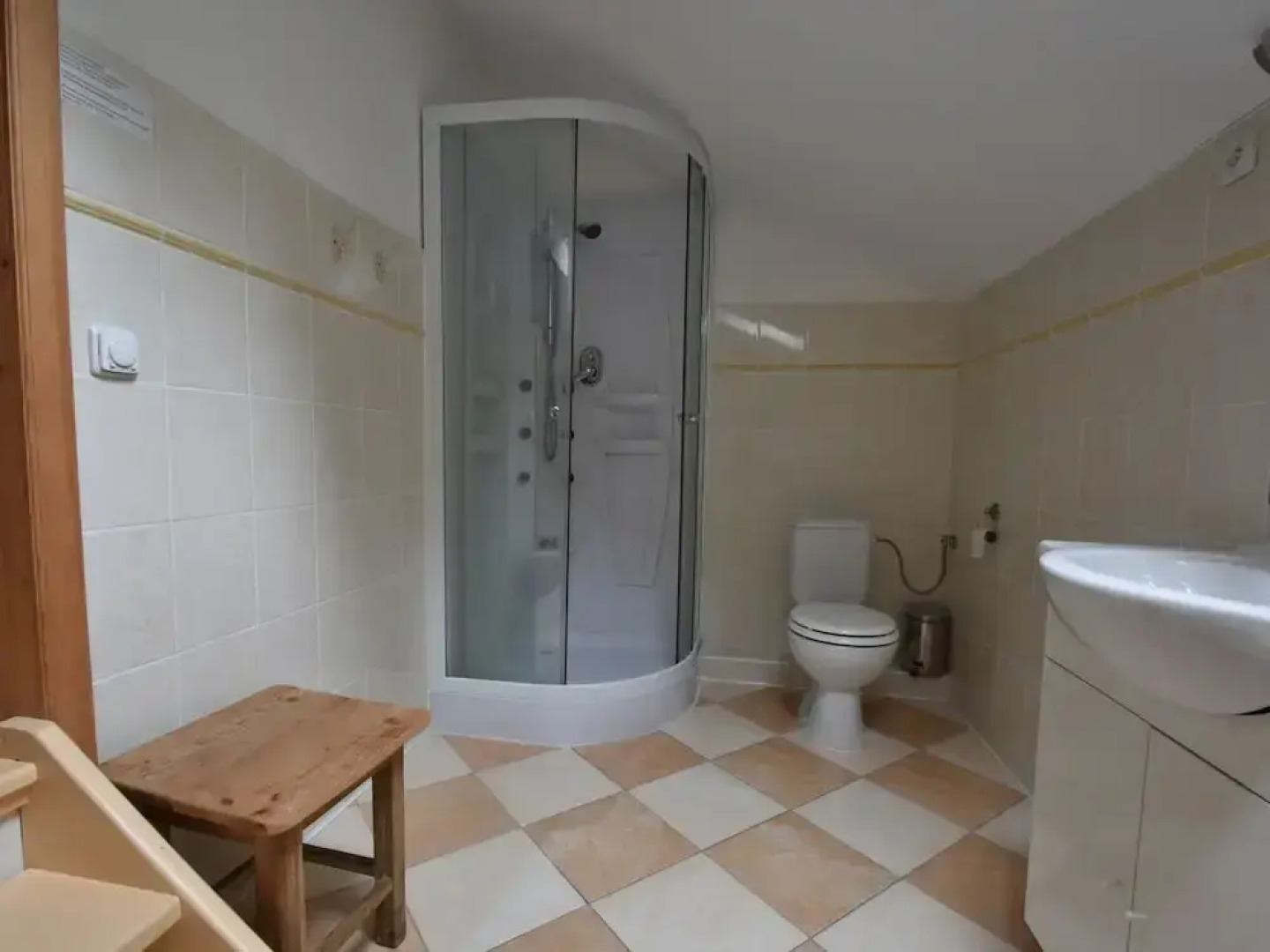 Holiday home located in a quiet, authentic mountain village with a view of the surrounding hills.