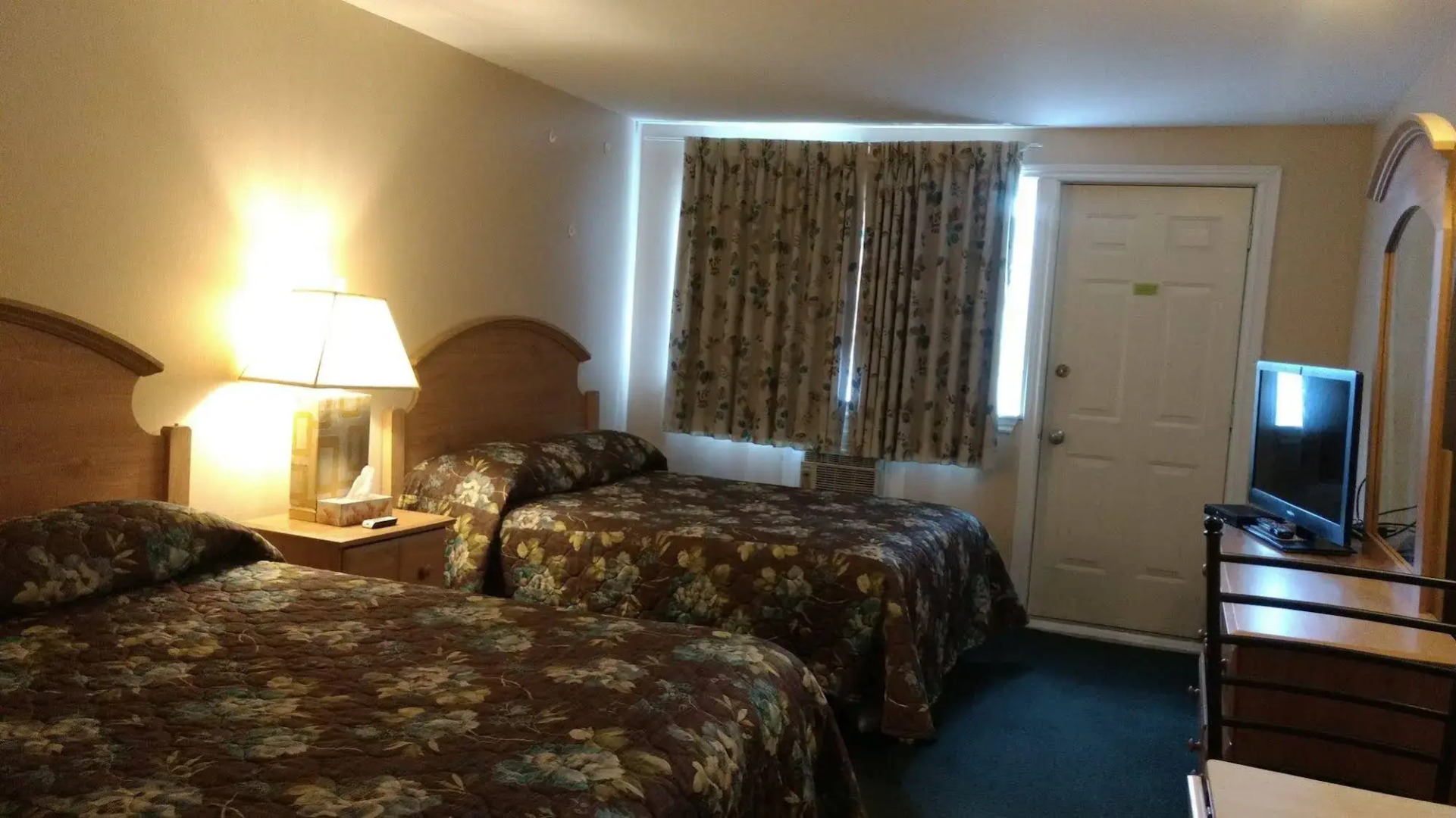 Skyline Motel & Campus Inn