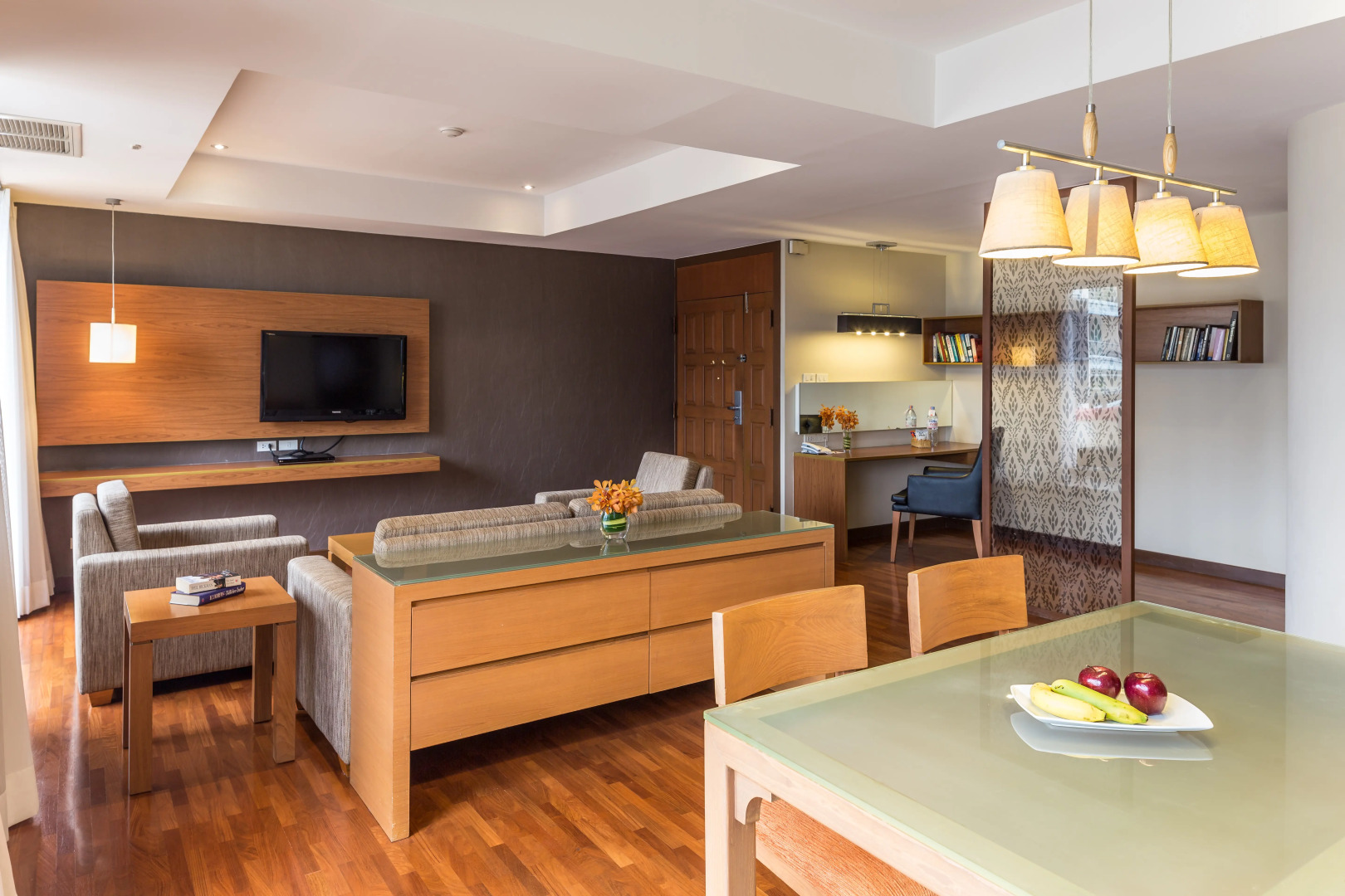 Bandara Silom Suites