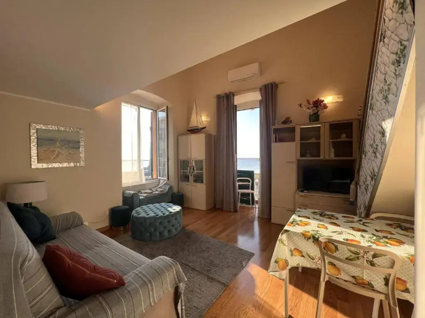 AL CASTELLO-VISTA MARE -ROMANTICO e CENTRALE a 20 METRI DAL MARE-toll parking at 15 euro per day to be booked in advance -subject to availability