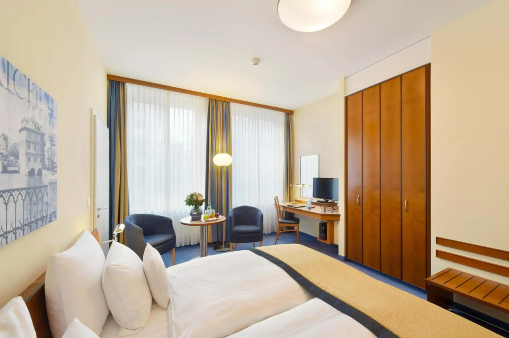 Glärnischhof by Trinity