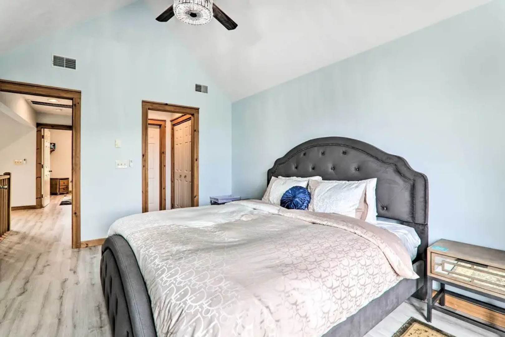 Modern Camelback Mountain Home: 1/2 Mi to Skiing!